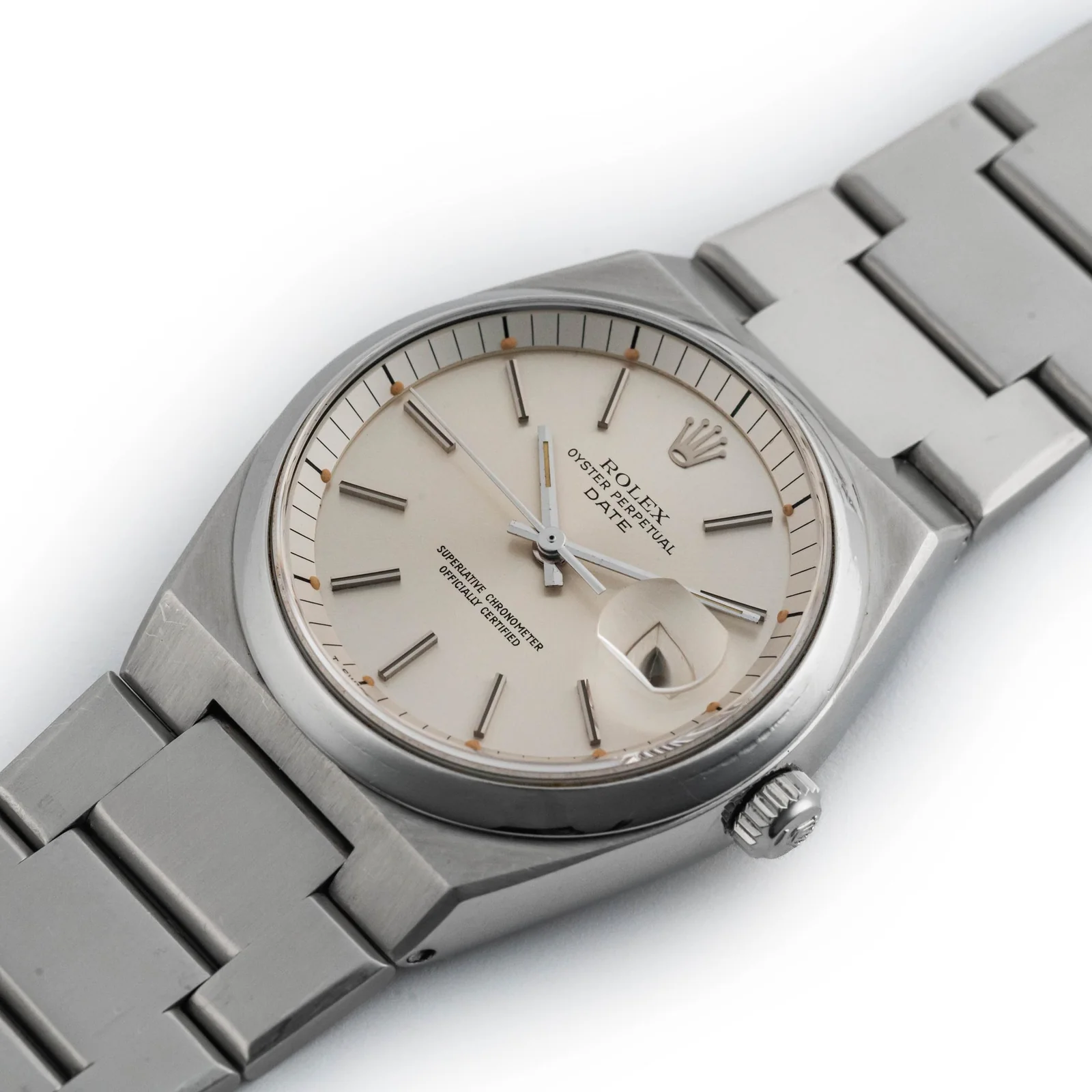 Case profile and integrated bracelet, Antiquorum lot 139, 2024