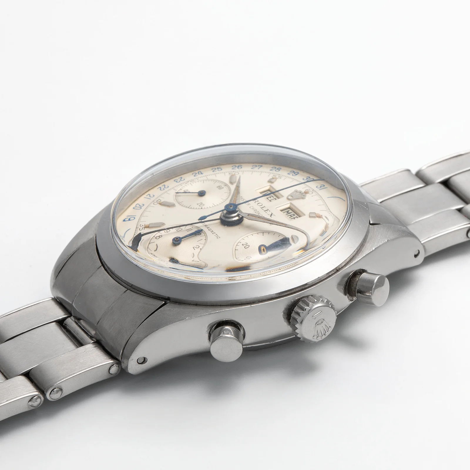 Case flank, crown and chronograph pushers on case 576,447. Photo: Monaco Legend Auctions.