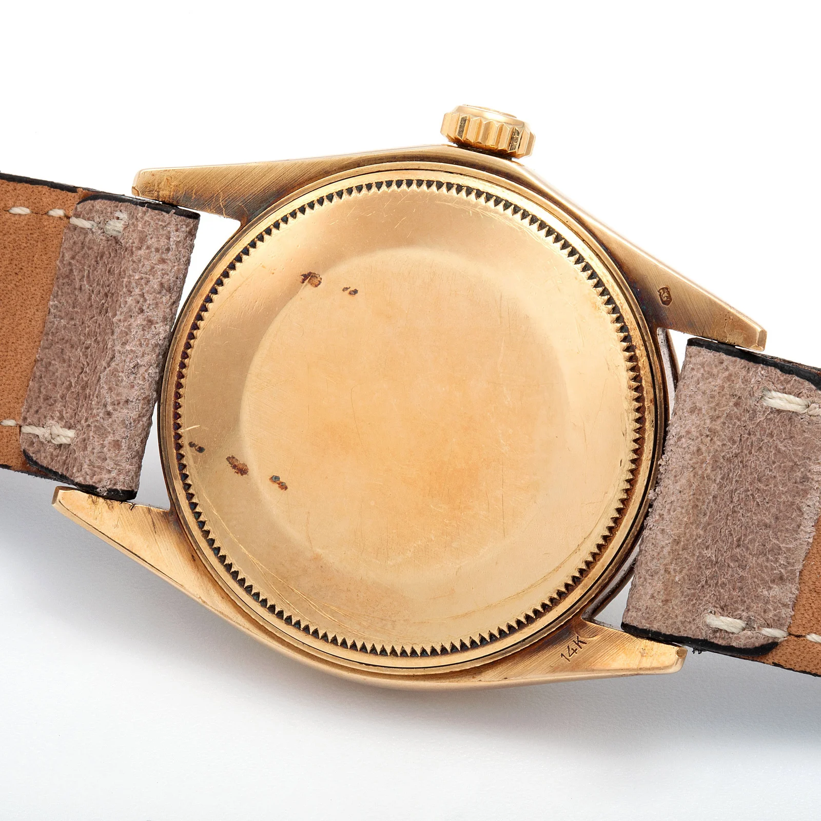 Closed caseback; no serial is legible