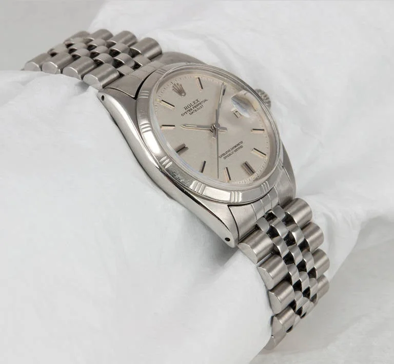 Steel Datejust listed as ref. 1605, circa 1966; the seller describes an engine-turned bezel and textured silver dial.