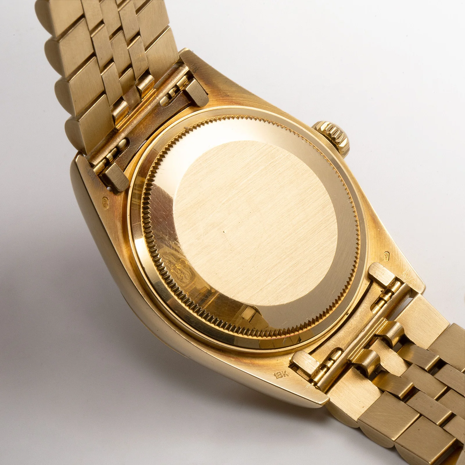 Yellow-gold caseback of a Rolex Datejust 16008